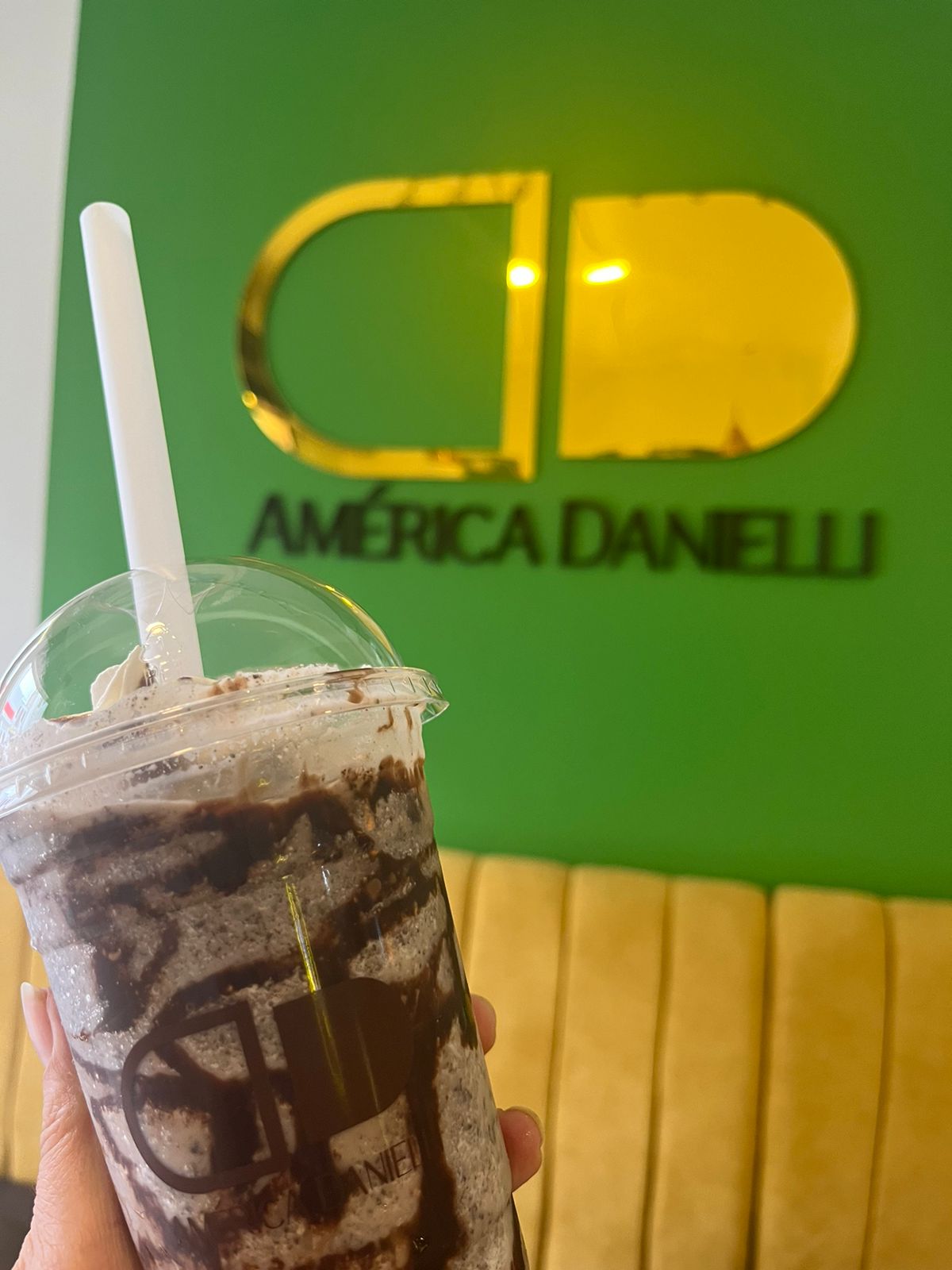 MACA CON ALGARROBINA FRAPPÉ