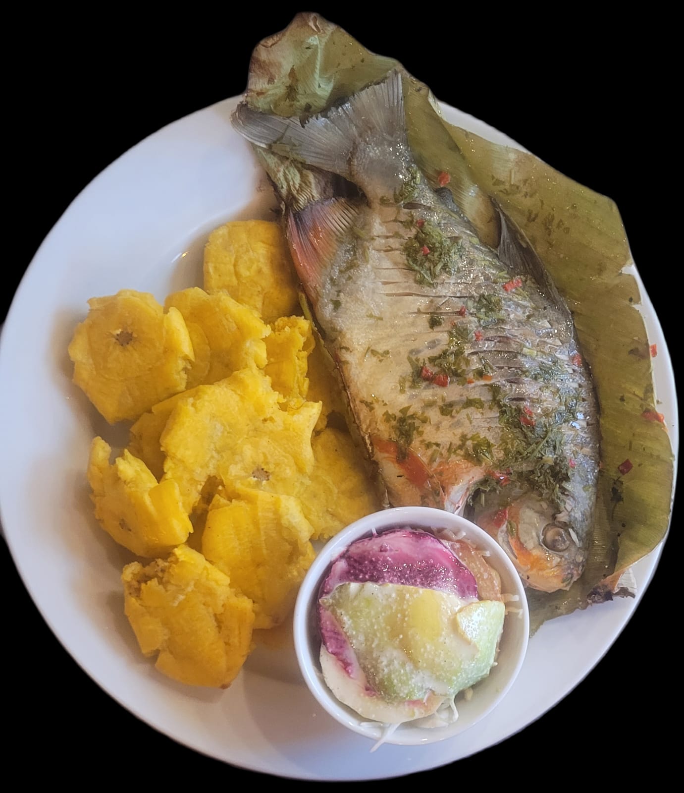 PESCADO A LA HOJA (GAMITANA - TILAPIA)
