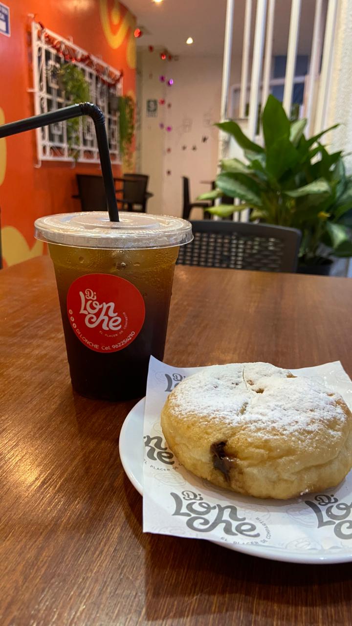 Cafe + dona rellena