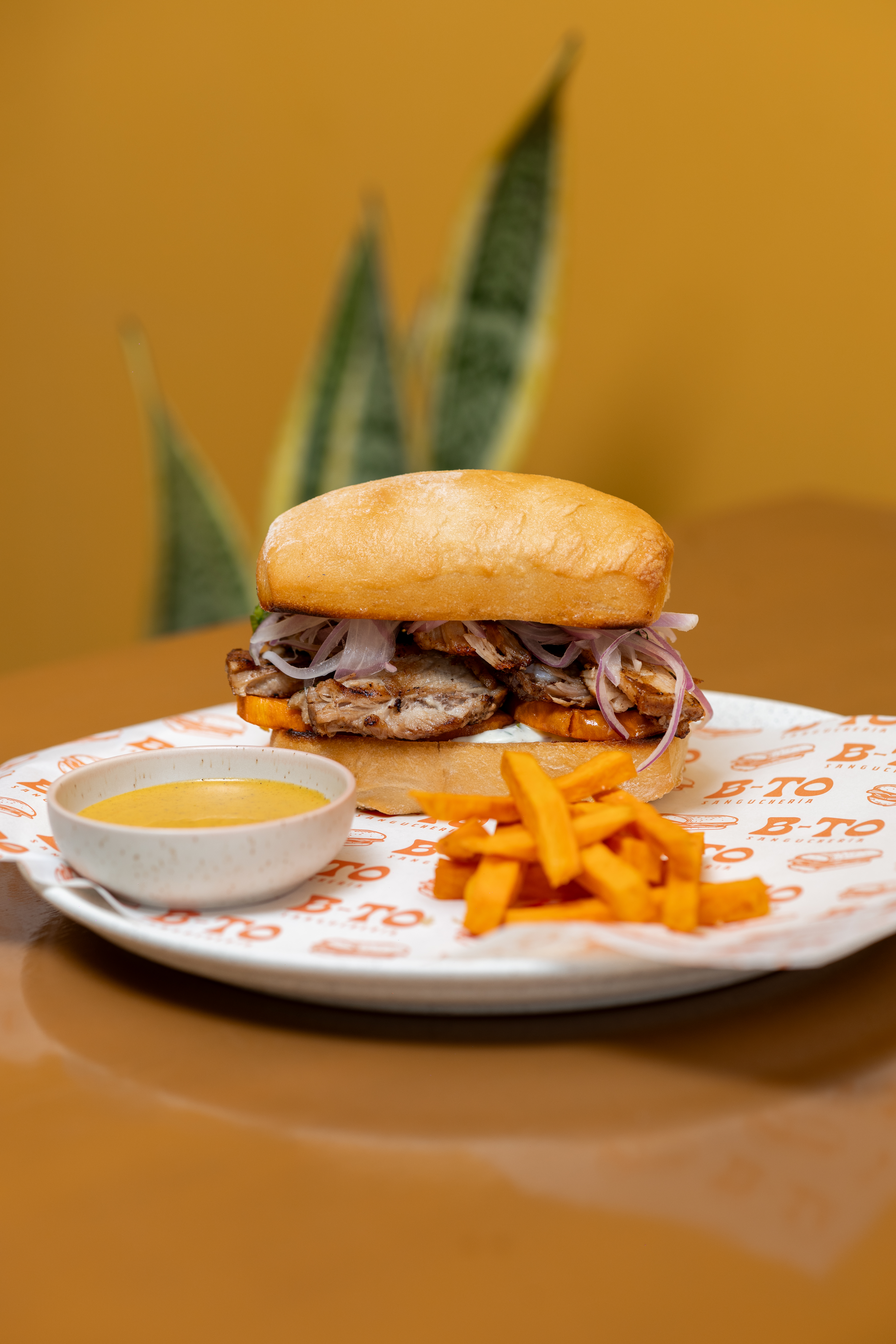 Pan con Chicharrón