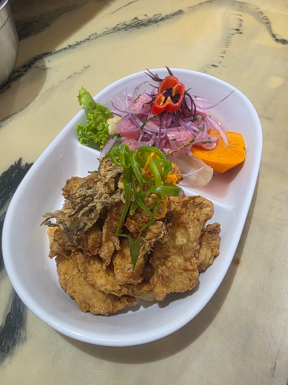 Duo ceviche de pescado + Chicharron de pescado
