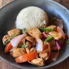Pollo saltado