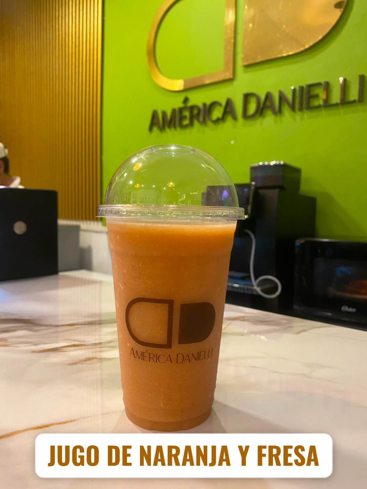 JUGO DE NARANJA Y FRESA
