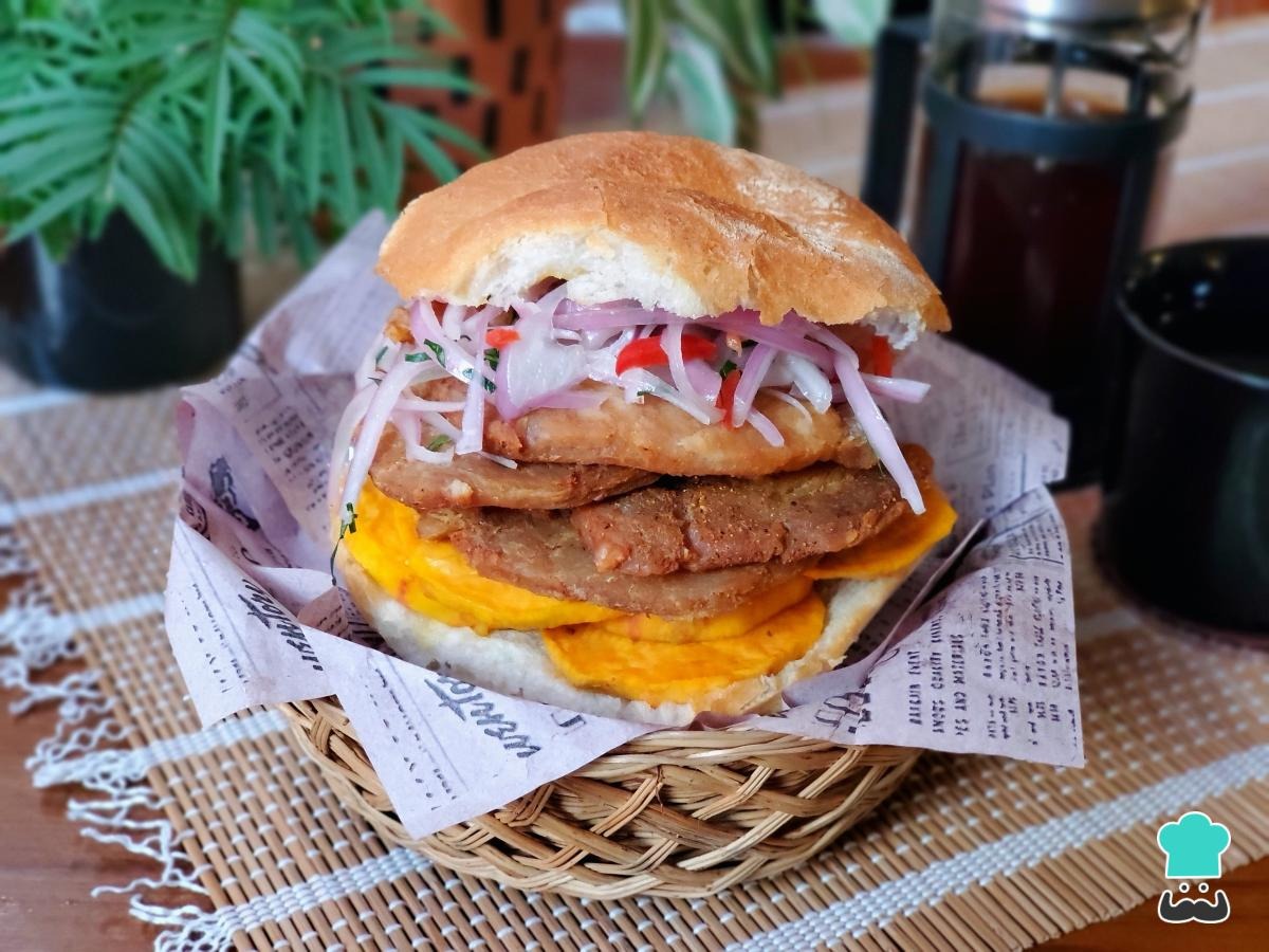 PAN CON CHICHARRÓN